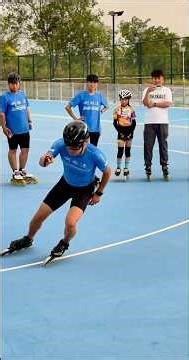 This is a teaching video clip about the detailed analysis of speed roller skating techniques.