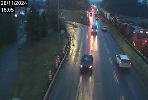 Train heading North detected on camera CN Bridge MP 2 (Levis Route 175 at pont de Québec) [3743] on 2024-11-28 at 16:06:36. | Automated Train Sightings