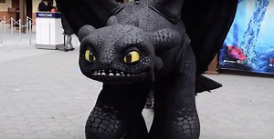 Meet Toothless from 'How to Train Your Drgaon' at Universal Studios Hollywood