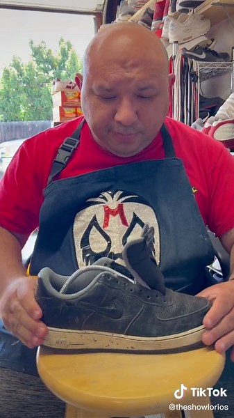 Cleaning Black Nike Air Sneakers: Step-by-Step Guide