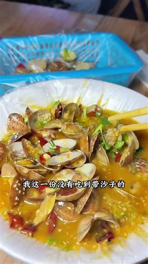 You'll fall in love with these stir-fried clams after just one bite. #HuaxianFood #Huaxian #Clams...