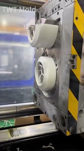 What causes the Warpage in Plastic Injection Molding?