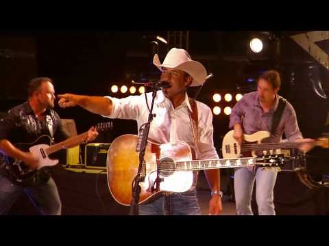 Aaron Watson - Angels & Outlaws (Live)