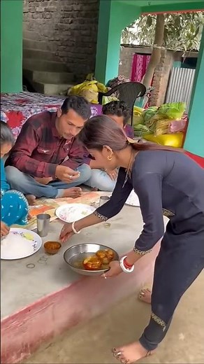 Introducing the "VitaWear SmartBand," a next-generation wearable gadget 🎉💙 AA24