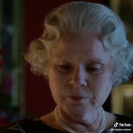 Su madre y Su madre y hermana 😭🕊 La Reina Madre, Isabel Bowes-Lyon, falleció el 30 de marzo de 2002 a los 101 años. Murió pacíficamente mientras dormía en el Royal Lodge de Windsor, con su hija, la reina Su madre y hermana 😭🕊 #thecrown #thecrown6 #thecrown6season #thecrownnetflix #netflix Isabel II, a su lado. Reply to haneul_park02 Newly elected UK Prime Minister Harold Wilson introduces himself to Queen Elizabeth and criticizes her government | The Crown 222 5016 299 > @ ▲ ALL FAKE SCENES