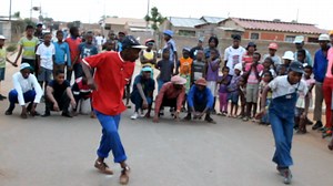 As we all know, Pantsula has been a Kasi culture for many years. Seeing these youngsters dancing brings back a lot of memories. Enjoy!! | Soweto Urban News