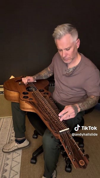 It’s Friday, so I thought I’d take you on a slide guitar journey. I haven’t played this instrument in quite awhile, but it sure does sing! ✨ #bluegrass #bluegrassmusic #dobro #slideguitar #lapsteel