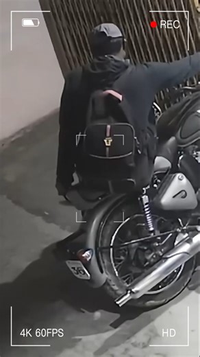 Turtle RideOfficial on Instagram: "😨 Wo 2 Second Ka Heart Attack! 💔 (Must Watch) Bhai, wo feeling sabse gandi hoti hai jab parking mein bike nahi dikhti! 😰 Lekin ab darrne ka nahi, Turtle Ride ka GPS lagane ka! 🐢🔒 ​🔥 OFFER OF THE YEAR: ✅ Live Tracking: Apni gaadi ki location apne phone par dekho. ✅ Free Recharge Coupon: Box ke andar 1 Month se 1 Year tak ka FREE Recharge nikal sakta hai! 🎁 ✅ Ahmedabad Special: Sirf ₹1599 mein Device + App + FREE FITTING! 🛠️ (Hum khud laga ke denge!) ​❌ K