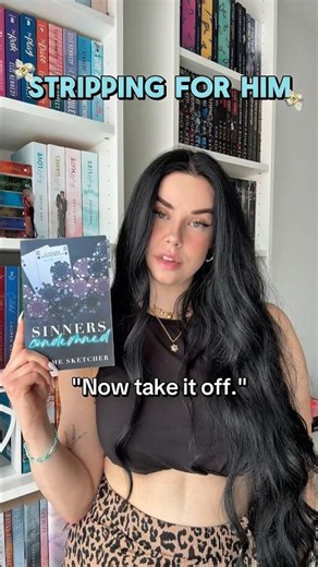 He wants her to str/p🔥 #booktube #booktok #mafiaromance #books #smutrecs #darkromance #reader