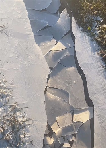 Mesmerizing Ice Fog and Breaking Ice Sounds