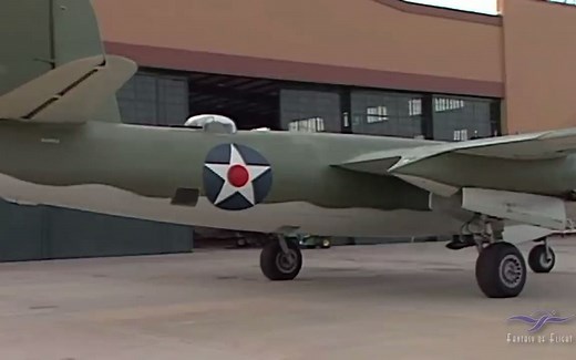 马丁B26轰炸机飞行