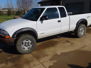 2002 Chevrolet S10 4x4 Extended Cab Pickup | Transportation