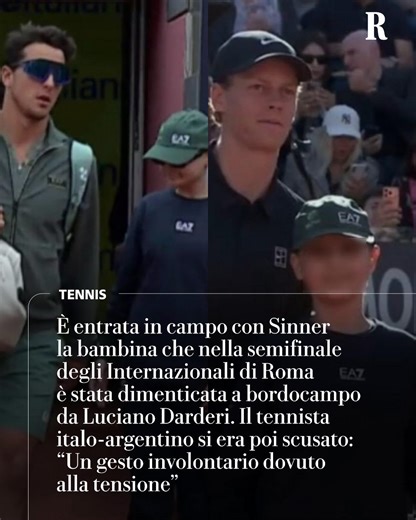 Da una grande delusione nascono grandi occasioni. E alla fine per la bimba lasciata a bordocampo da Darderi c’è la gioia più grande: entra in finale e lo fa con Sinner. L’happy end. Gli organizzatori hanno riportato al Centrale Camilla (che non aveva avuto l'opportunità di entrare con Luciano Darderi) per il lancio della monetina della finale tra Jannik e Casper Ruud. La scena della bambina, evitata da Darderi all’ingresso in campo, che resta prima spaesata e poi gli corre dietro, aveva colpito.