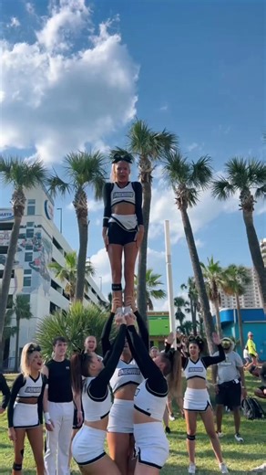 Daytona season is here 😎 #collegecheer #cheerleader #lindenwood #lindenwoodcheer #trending @ava @kenzie🖤 @jasmin crouch