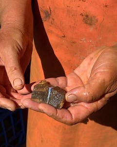 Split Sunday - what an absolutely magical moment. I can’t believe this boulder opal split has a black body tone on one side and crystal/white on the other. Such harmony. What a #holymoly moment. So rare and so proud to share it with you all! 😊⚒ Sue | Broken River Mining