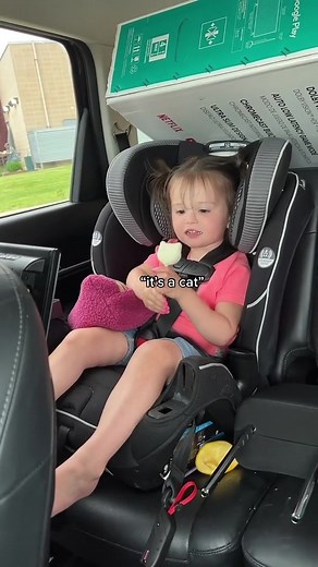 another day, another starbies. #starbucks #toddlerlife #parenting #shoppingtime #reelsviral | Brooke Lehman