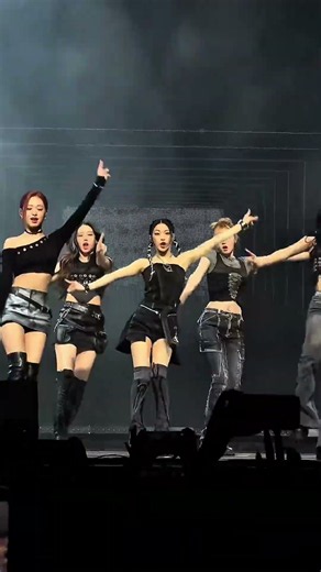 Babymonster performs a 2NE1 dance cover medley on stage #kpop #babymonster #concert #2ne1