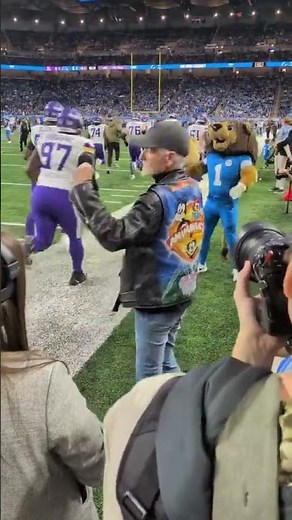Detroit native, voice actor Rob Paulsen is on the sidelines ahead of the Lions-Vikings game