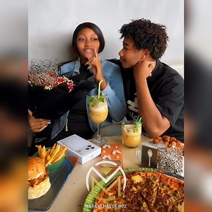 MÚSICO USSENE 0FEREC£U UM BUQUÊ E UM IPHONE 17 PRO MAX PARA YOLA REIS COMO PRESENTE DE DIA DOS NAMORADOS. 😱🙆‍♂️🔥 | Maravilhas de Moz II