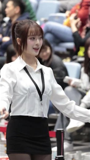 🇹🇼【瑄瑄】20251122 穿OL服裝 發禮物4 #LeopardGirls #電豹女 #桃園台啤永豐雲豹 #啦啦隊 #棒籃排三棲瑄瑄 #Aries #Jeny #シュエン #선선