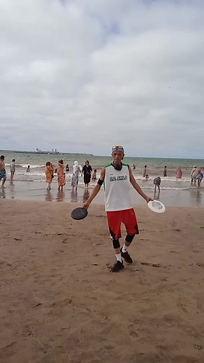 Beach Fun: Frisbee Games with Friends and Family