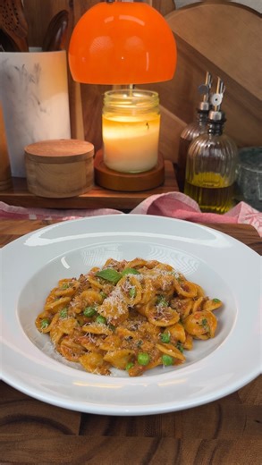 Jenna on Instagram: "One pot creamy pasta with sausage and peas. Made start to finish in my @instantpotofficial Rio Mini. I love how the RIO Mini isn’t just functional, it’s actually cute enough to keep on display. Head to the link in bio to grab yours now. #ad #InstantPotPartner #riomini #OnePotDinner"