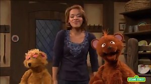 Sesame Street - Baby Bear\'s New Babysitter