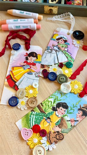 Leah💁🏽‍♀️ Junk Journals and Junk Planners on Instagram: "🩵Easy vintage Book Page Journal Tag Tutorial featuring the new @wer_makers Dot Setters Tool 🩵 This is such a fun little craft that anyone can do! Be sure to check out @wer_makers and @americancrafts for all the details and you can find links to the new products in my stories 😊 Happy Crafting ✂️ #journaling #easycrafts #papercraft"