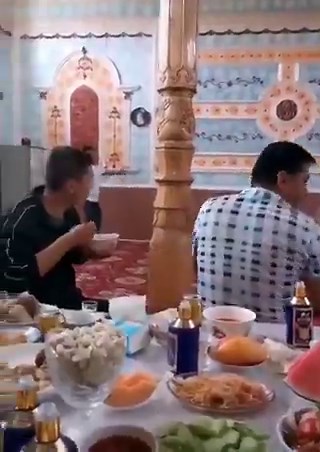 En China, los musulmanes son enviados a centros de salud mental para recibir tratamiento, y las mezquitas se convierten en salones de baile donde se sirve alcohol y se toca música.El régimen chino trata el islam como una enfermedad mental.¿Qué opinas?