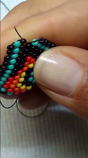 👉 Aretes con flecos en mostacilla ✨ fáciles y elegantes #creaconmostacilla #mostacillas #aretesDIY