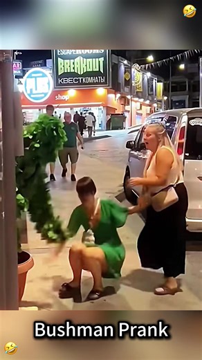 Bushman prank #usa #funnymoments #funnyvideos #bushman #fail