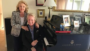 Concert pianist John Bayless, mentored by Bernstein, now performs one-handed after stroke