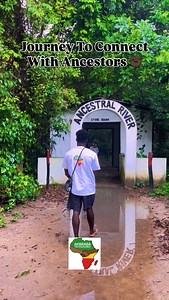 Founder of Akwaaba Trip Discoveries pays tribute to Assin Manso Slave River, where enslaved Africans were bathed and sold into slavery, holds a profound history @assinmanso_ancestralriver • • Let’s take a moment to honor the lives lost and acknowledge the resilience of those who endured the brutal journey by: WhatsApp/Call 233257444133 Email akwaabatrip233@gmail.com Link in bio http://akwaabatrip.com • • #assinmansoslaveriver #ghanaheritage #neverforget #ghanatours #travelling #travel #digtravel