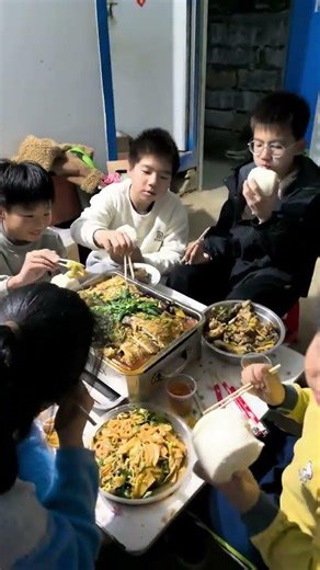 My son s classmate came to visit.#Every home-cooked meal is the taste of home