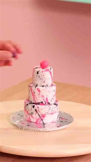 This artsy cake was so much fun to make 🤩