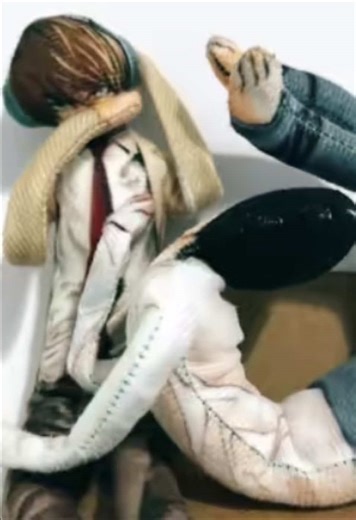 𝒜𝓇𝒾ℯ𝓁𝓁𝒶🦦 (@ella.durann)’s video of eli flexing abs