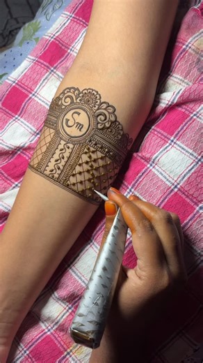 Kavipriya | Mayiladuthurai Mehandi Artist on Instagram: "Engagement Mehandi of sneka 🤎🌿 . . . . For booking orders: @kavis_mehandi_and_makeover We provide ~ ✓100% organic cones ✓100% customer satisfaction ✓100% affordable price . . . . #mehandi #bride #weddingphotography #bridal #bridalmakeup #indianwedding #henna #indianbride #designs #mehndi #hennaart #hennadesign #hennatattoo #wedmegood #hennaartist #mehendi #hennawedding #hennadesigns #hennalove #hennainspire #sangeet # sembanarkoil #mehan