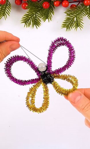 DIY easy pipe cleaner butterfly for Christmas #fblifestyle | DIY by Pipe-Cleaner-Crafts B
