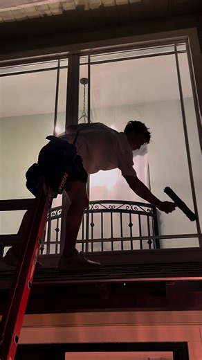 Second Story big window👌😁 ##exteriorcleaning #palmbeach #satisfying #windowcleaning #cleantok