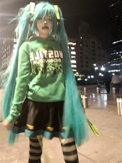 Miku Creeper Cosplay: A Minecraft Fusion