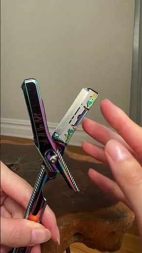 How to Install Blades in a Leaf Shave Dermaplaner