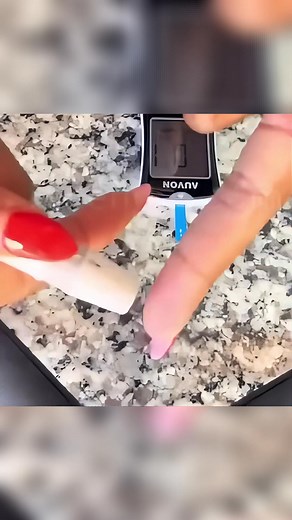 🩸 Say goodbye to fingerstick blood draws – painless blood glucose monitoring! ✅ Continuous monitoring – track real-time trends via the app ✅ User-friendly design – one-touch operation, suitable for all ages ✅ Ideal for diabetics and health enthusiasts – easy daily tracking 🛒 | Geneva Houston