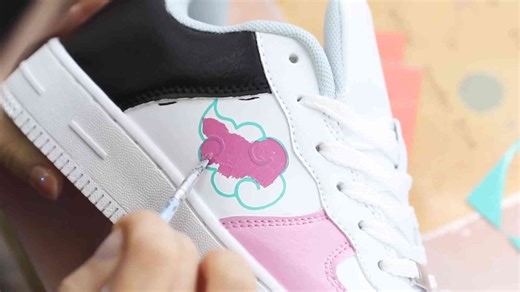 Customizing sneakers: Tina’s creative attempt