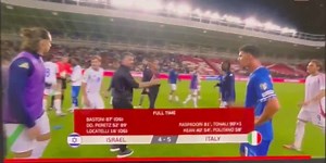 273K views · 1.7K reactions | L’entraîneur italien Gattuso a lancé « ferme ta gueule » à un joueur israélien. Au coup de sifflet final du match Italie–Israël (5-4), lundi 8 septembre l’entraîneur italien Gennaro Gattuso explose et s’adresse à un joueur israélien : "Ferme ta gueule !" | Oumma.com | Facebook