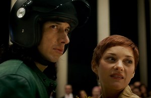 スパークス×レオス・カラックスによるミュージカル映画『アネット』、類稀なる映像美を切り取った場面写真公開 - CDJournal ニュース