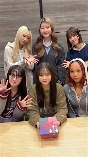 Little Glee Monster (リトグリ) on Instagram: "開封動画🎁 ⁡ ／／ ⁡ 12/24(水)リリース 「Your Winters」 ファンクラブ限定盤が完成しました！ ⁡ ＼＼ ⁡ ひと足先にメンバーが開封👀✨ 売り切れ次第終了になりますので、ぜひお早めに予約&ゲットしてください❣️ ⁡ #リトグリ #リトグリ_YourWinters"