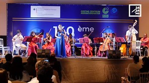 CONCERT - Les classiques malgaches et germanophones revisités par Jejy Music Orchestra et Quatuor Squad Bakobako roa, Salakao, ou Salama ‘nareo tompoko ô, mais interprétés par un orchestre symphonique. C’était dimanche dernier lors du concert classique qui a vu la participation de Jejy Music Orchestra et de Quatuor Squad au Novotel, dans le cadre de la clôture de la célébration du 140ème anniversaire de la signature du Traité d’amitié germano-malgache. Les deux formations ont également revisité 
