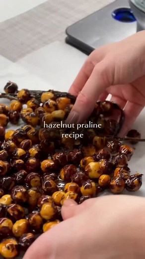 Marusya Manko | Expert Pastry Chef & Culinary Instructor on Instagram: "🌰HAZELNUT PRALINE RECIPE I’m sharing my trusted recipe for vanilla praline with you — and if you’re saving it, be sure to thank me with a ❤️ and leave a comment! It’s quick to make, has a long shelf life, and tastes amazing in frostings, fillings, ganaches — or even just eaten by the spoonful! ✔️250 g hazelnuts ✔️2 used vanilla pods ✔️120 g sugar ✔️45 g glucose syrup ✔️35 g water ✔️1 tsp Fleur de Sel or ½ tsp regular salt P