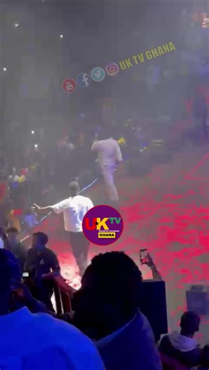 RAPPERHOLIC UK: Sarkodie stuns fans with an energetic stage performance. 🎤✨ #rapperholic #sarkodie