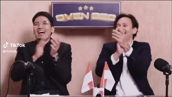 Chemistry of Vincent and Desta on Tonight Show